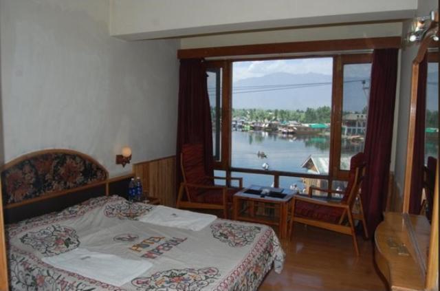 Hotel Imperial Lake View Сринагар Номер фото