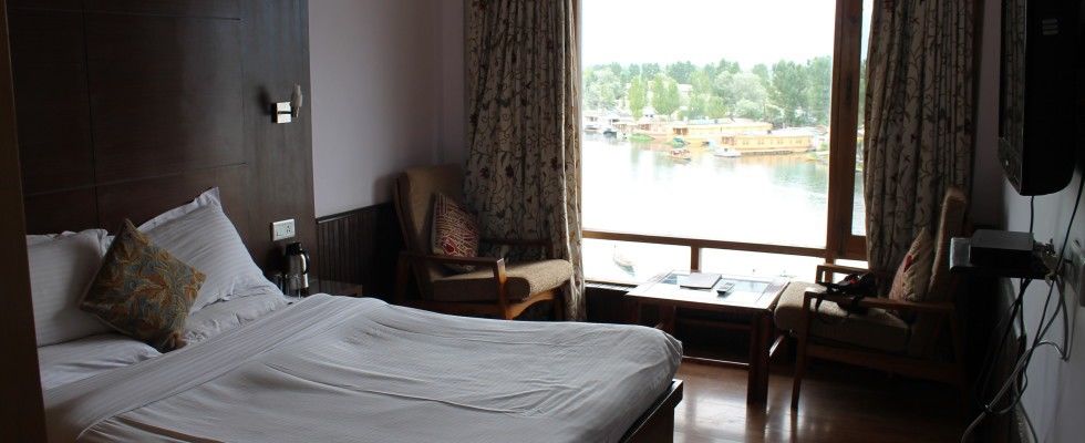 Hotel Imperial Lake View Сринагар Экстерьер фото